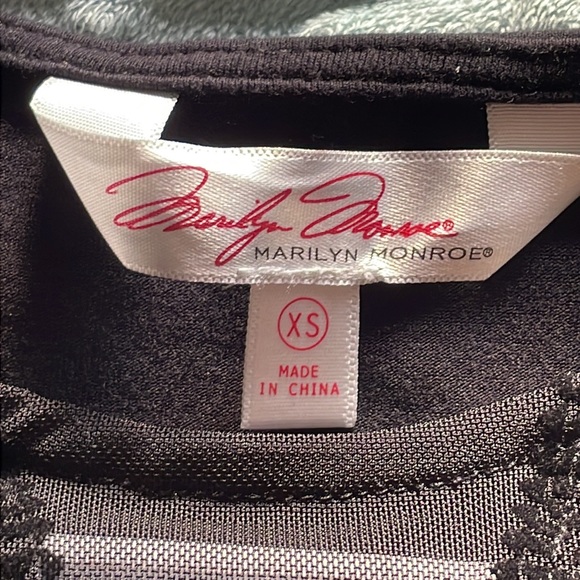 Marilyn Monroe velvet stretch bodysuit (XS) - Picture 3 of 5